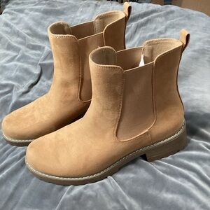 Universal Thread Celina Chelsea Boots size 11 wide
